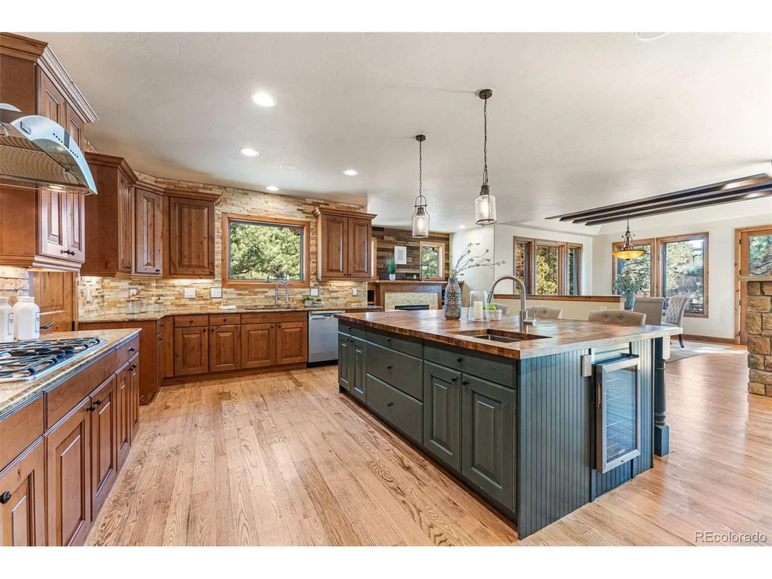 Photo of 2392 Saddleback Dr