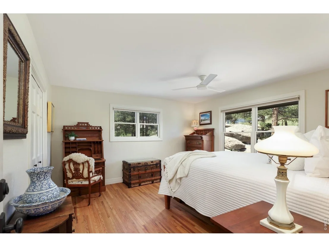 Photo of 300 Colard Ln