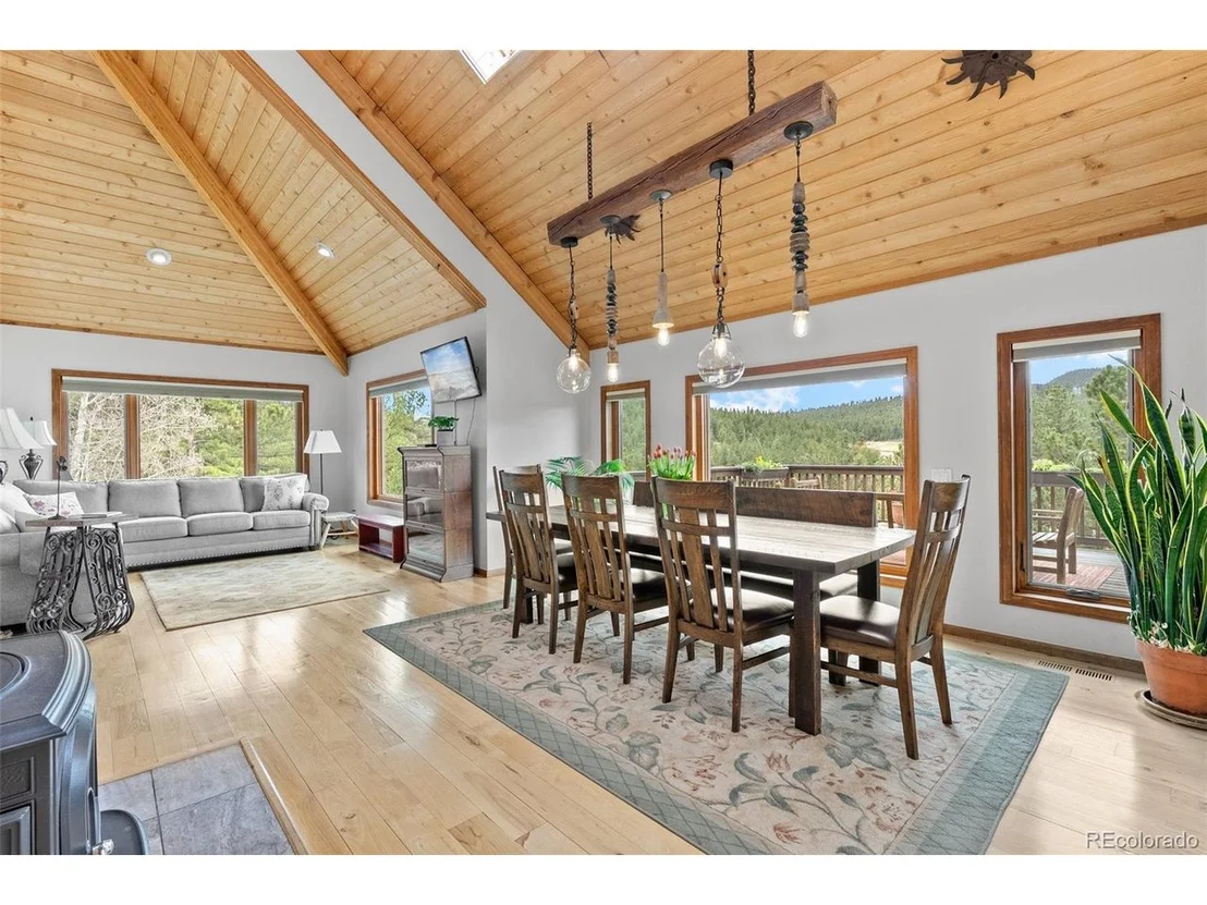 Photo of 665 Meadow Dr