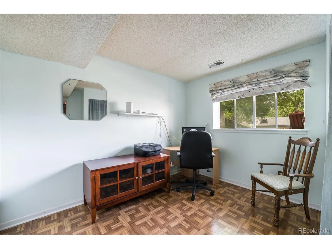 Photo of 215 Summit Cir