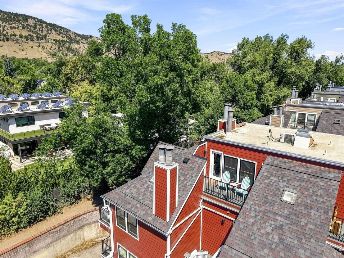 Photo of Unit 10 at 3025 Broadway St