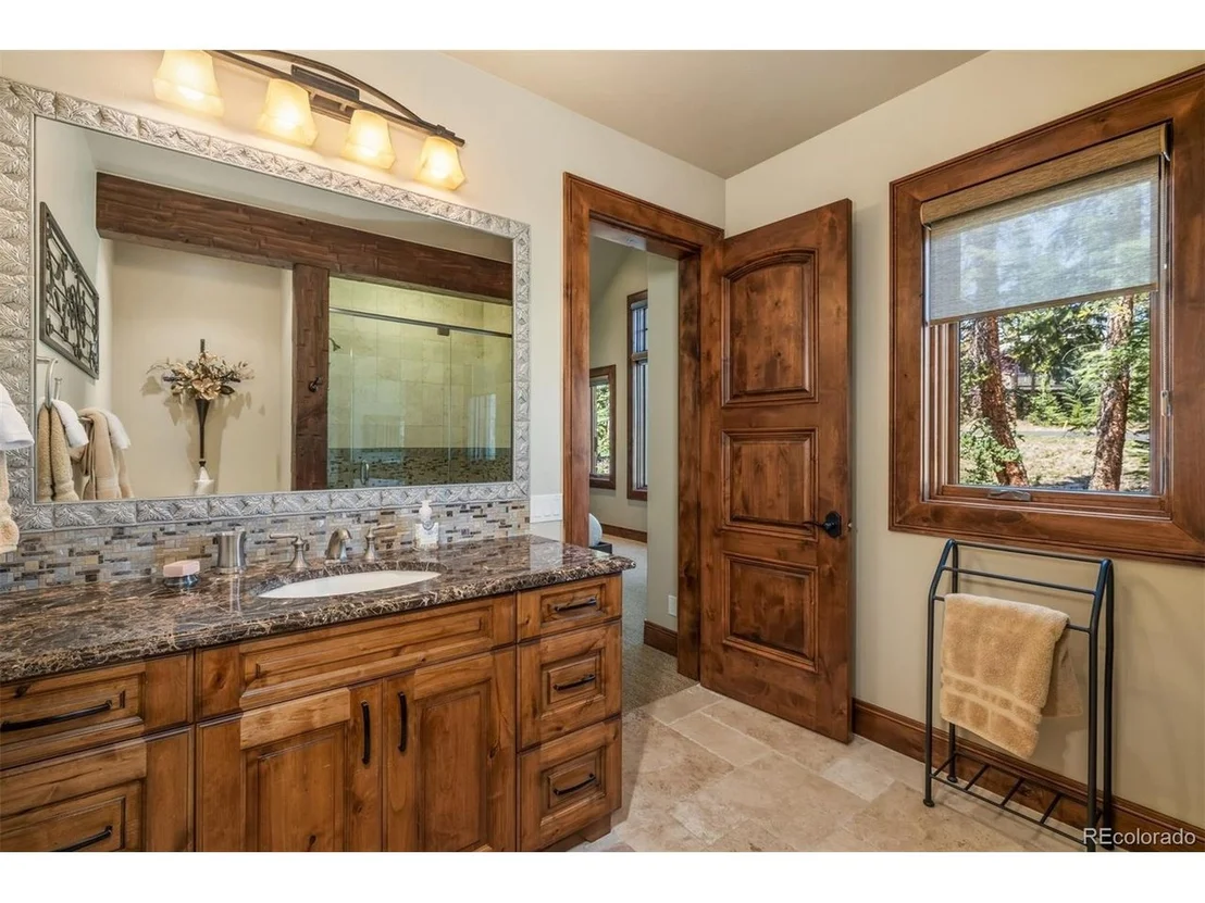 Photo of 345 Peerless Dr