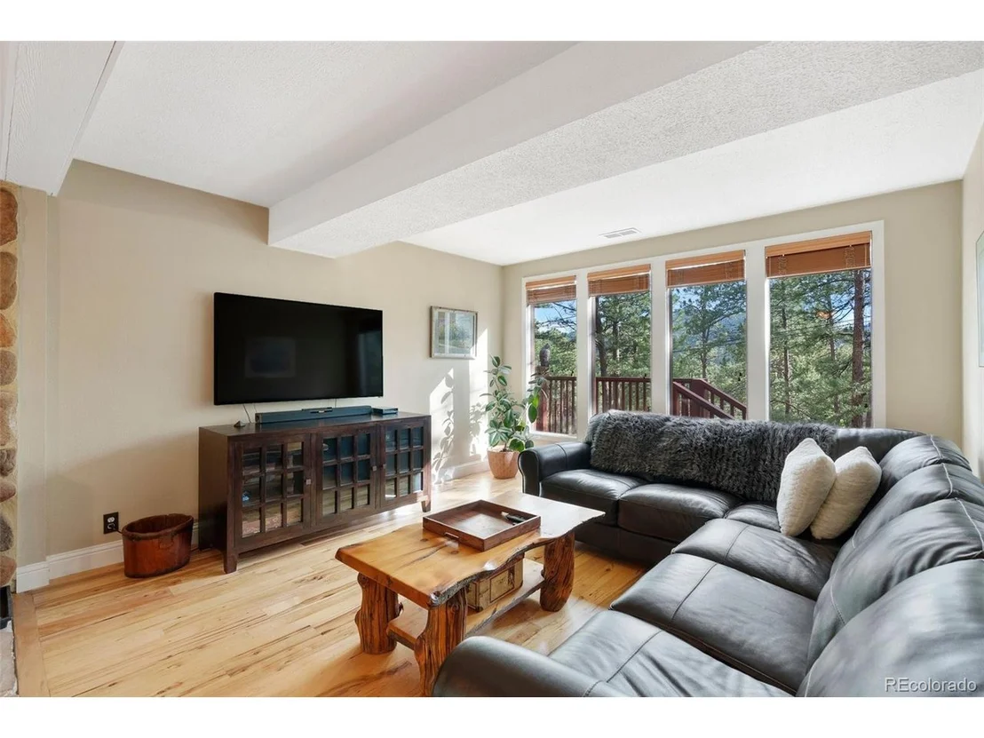 Photo of 6561 Valley Cir