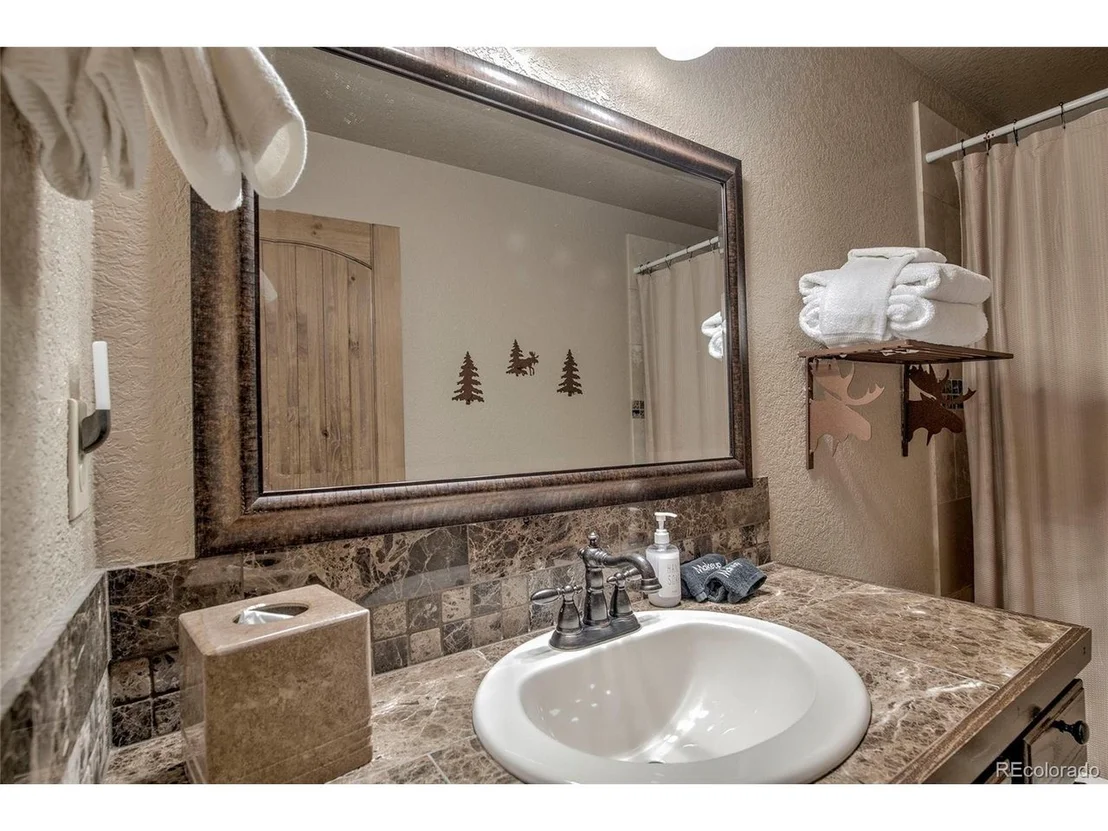 Photo of 790 Mountain View Dr