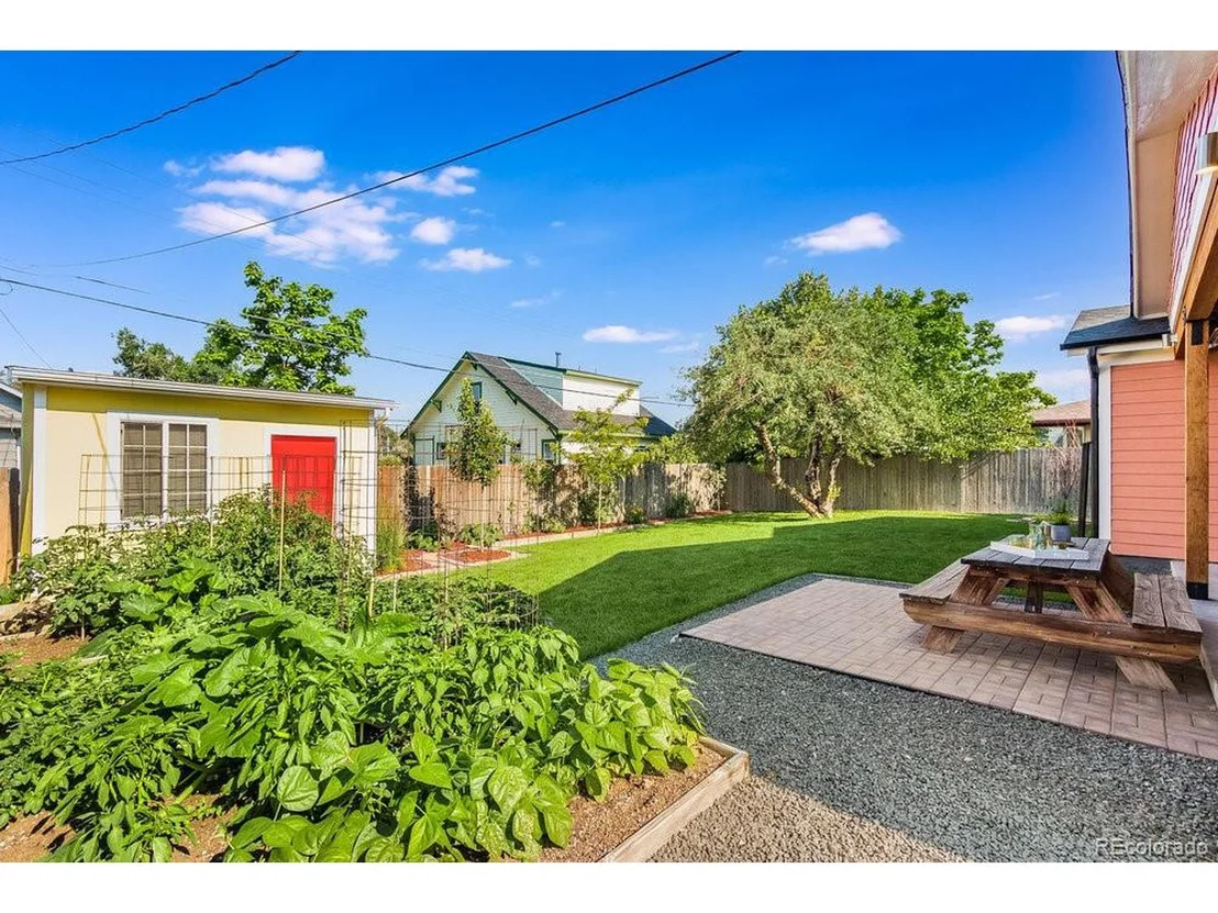 Photo of 5350 Iris St