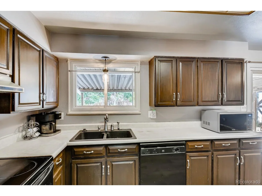 Photo of 7157 Jay St