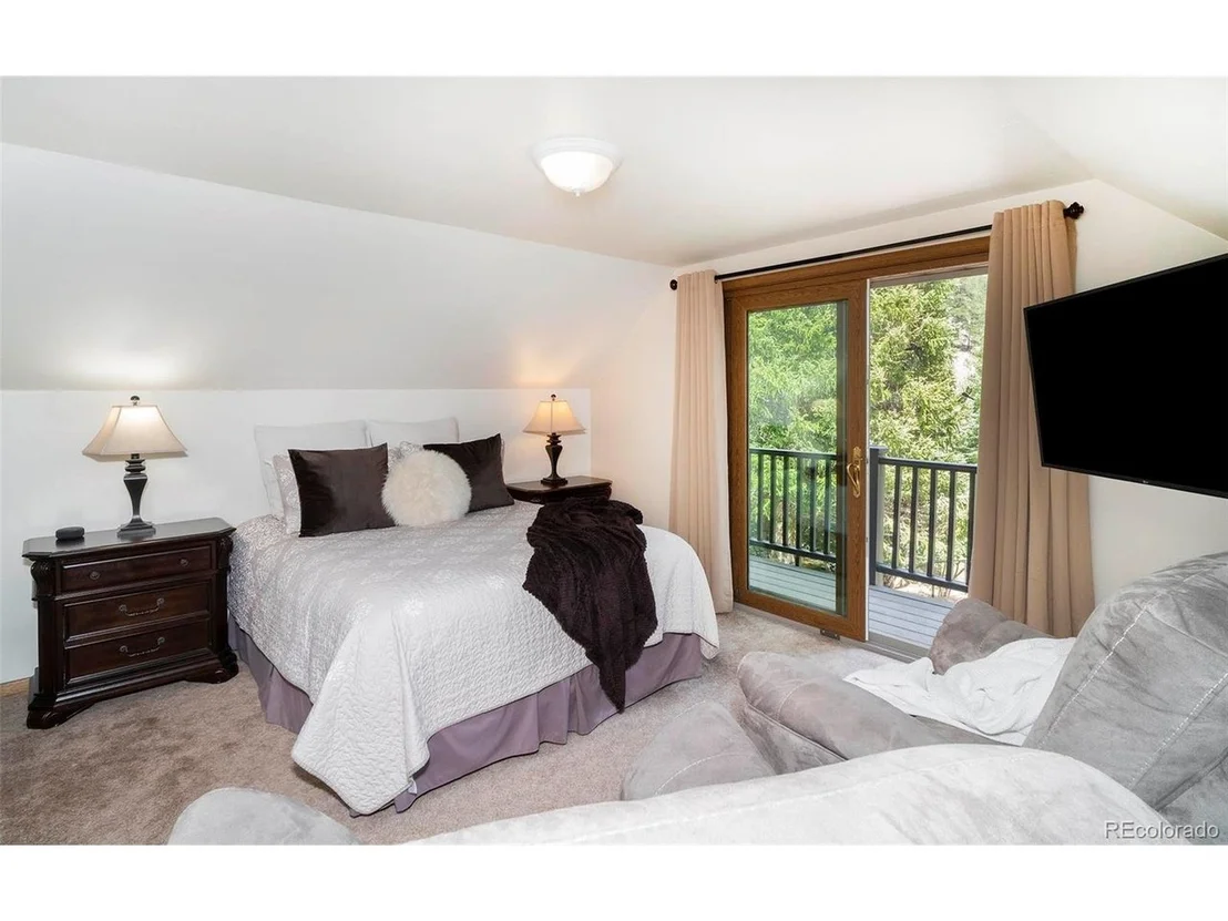 Photo of 1064 Apex Valley Rd