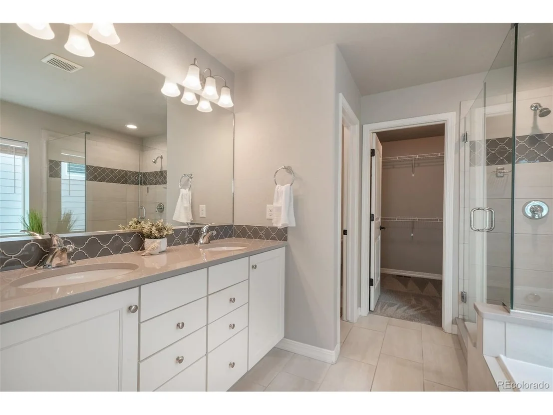 Photo of 2583 Lakes Edge Dr