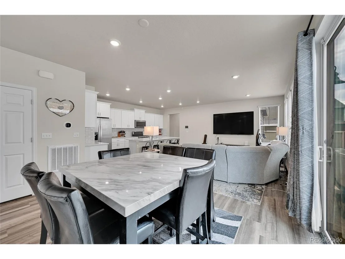 Photo of 765 Tarragon Rd