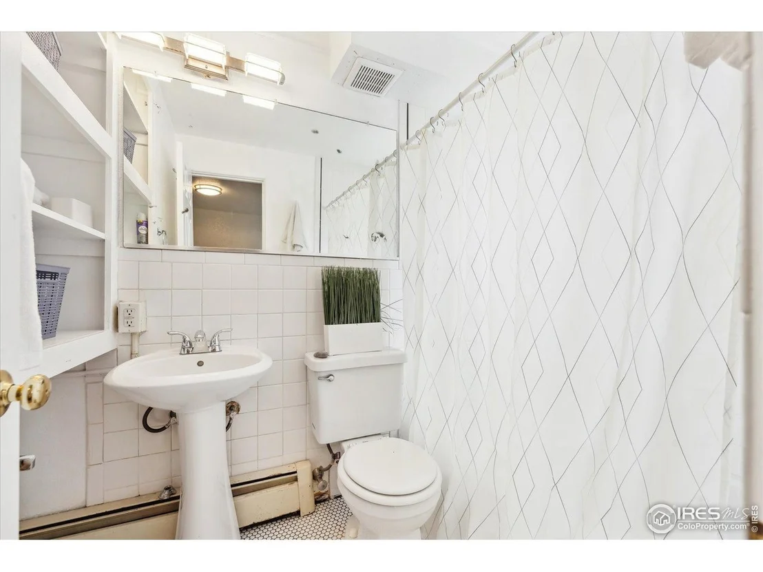 Photo of Unit 4 at 961 16th St