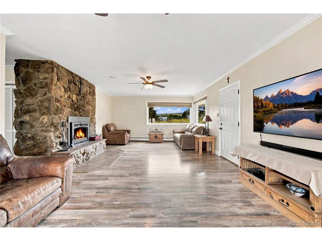 Photo of 8087 Oak Dr