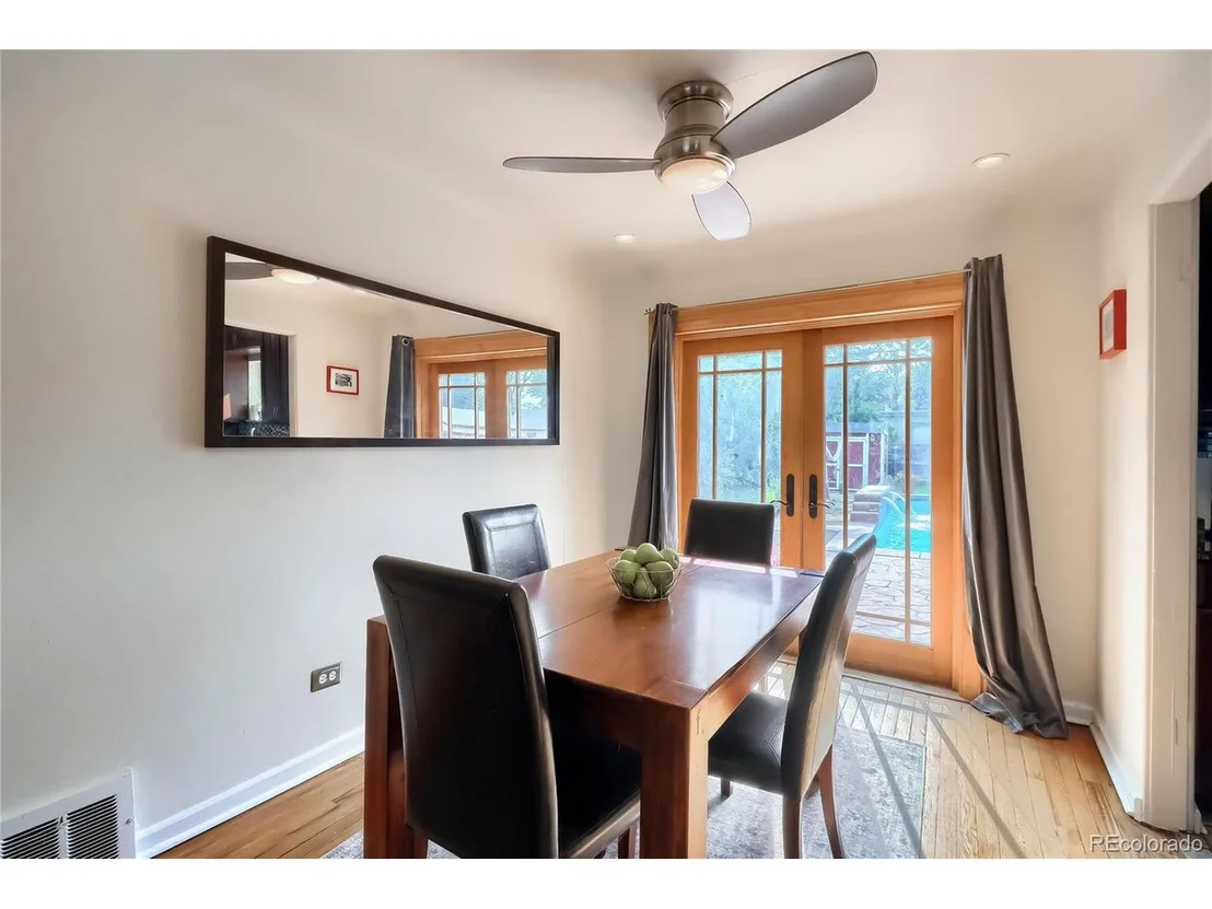 Photo of 995 Elm St