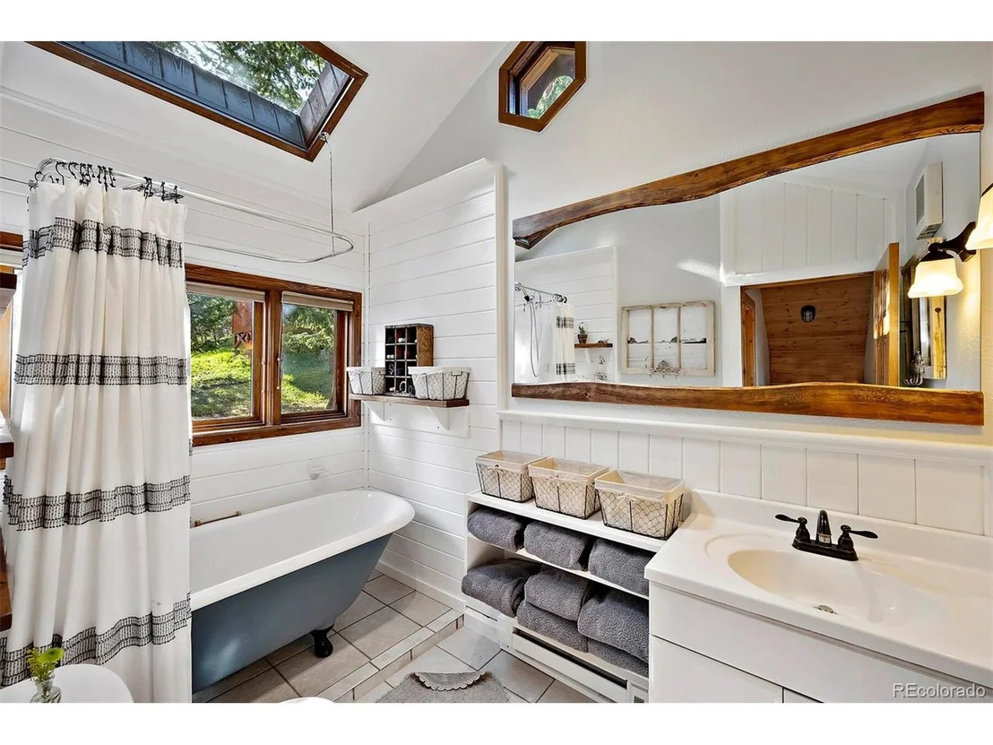 Photo of 489 Circle Dr
