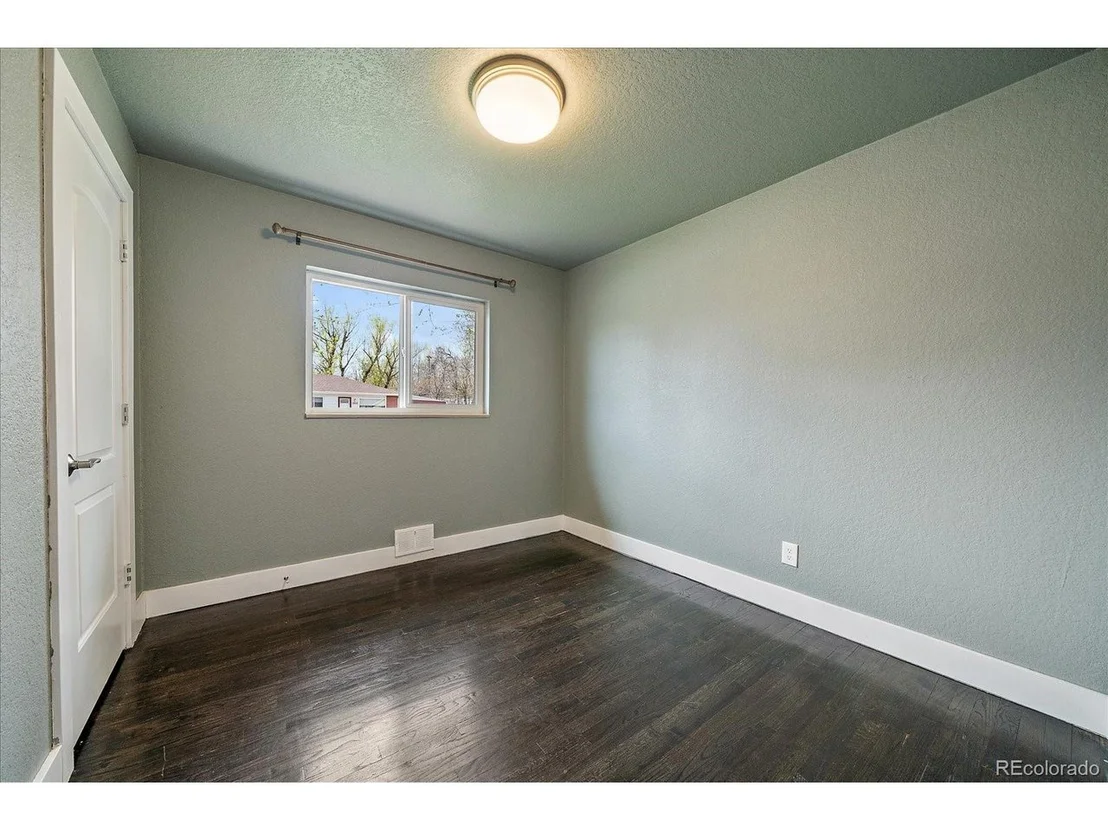 Photo of 6026 Iris Way