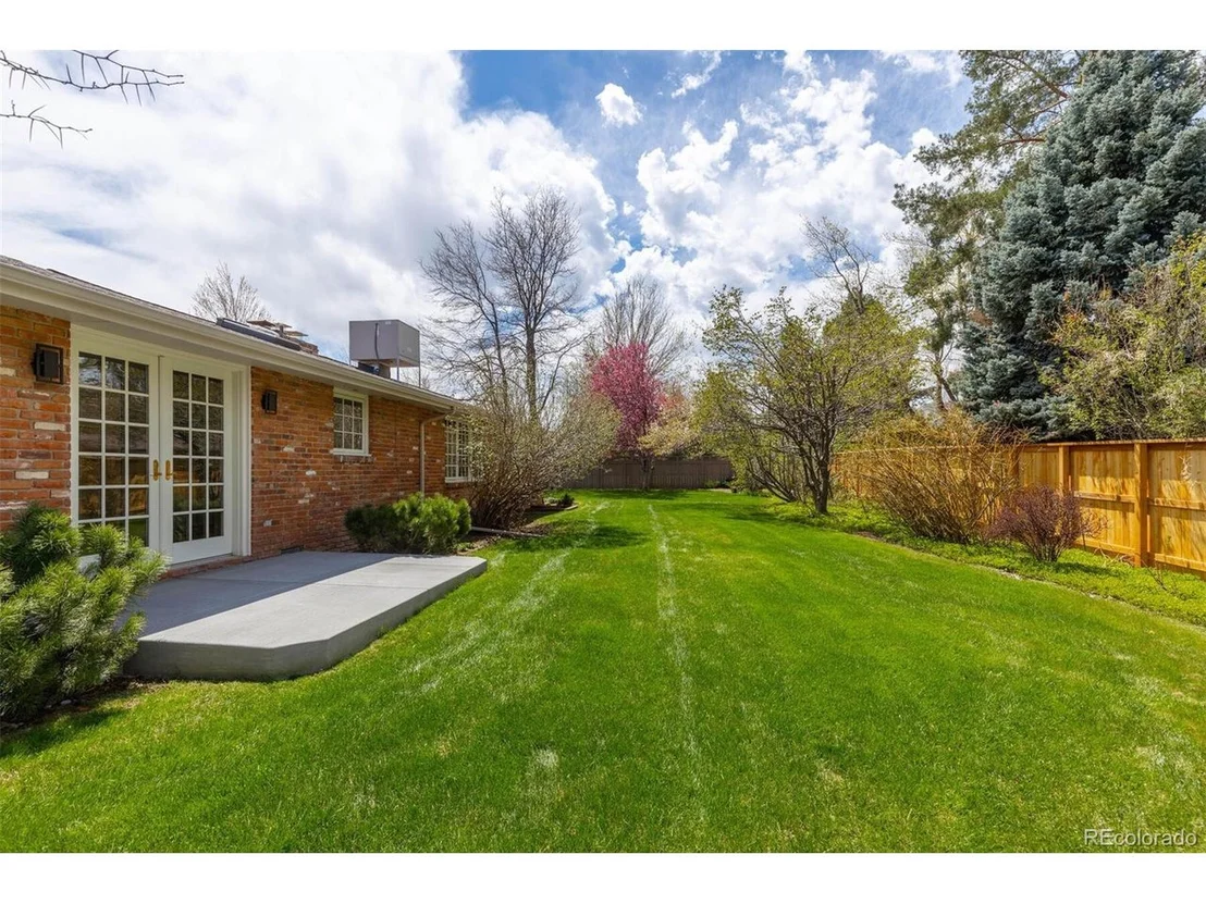 Photo of 255 Mohawk Dr