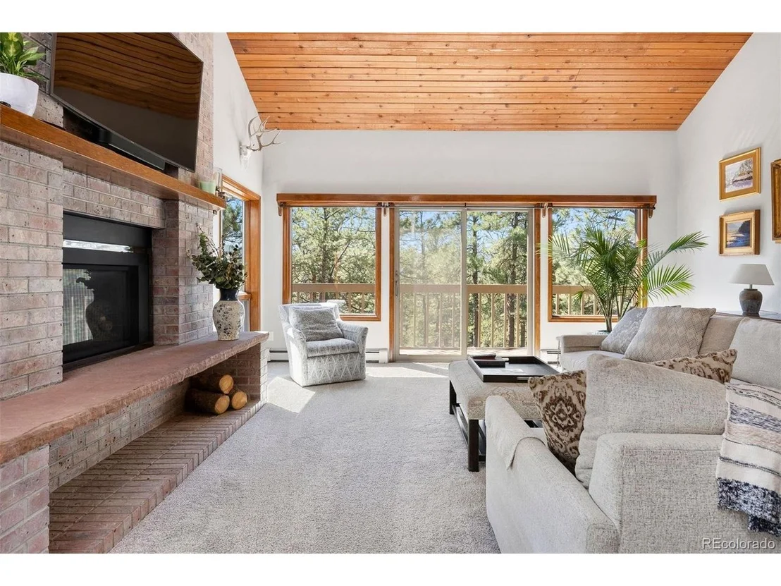Photo of 2386 Daisy Ln