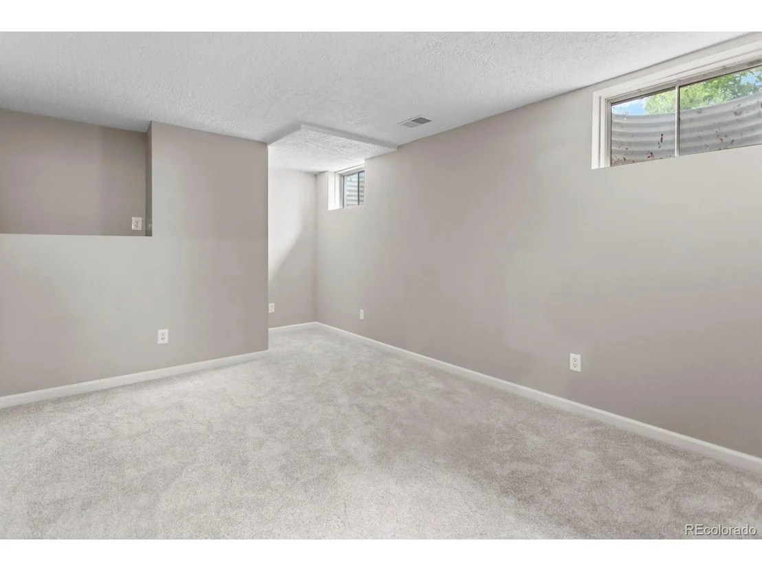 Photo of 8160 Flower Cir