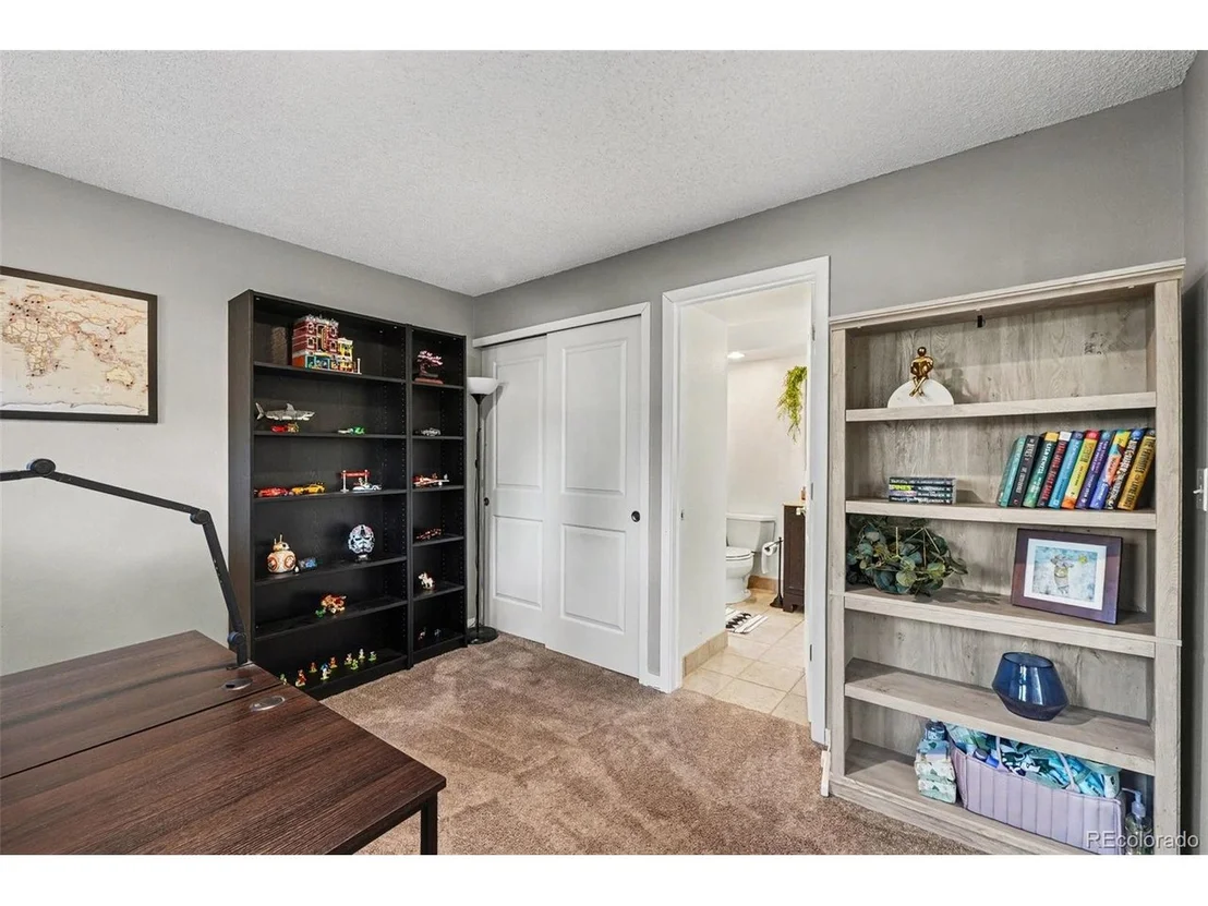 Photo of 9875 Iris St