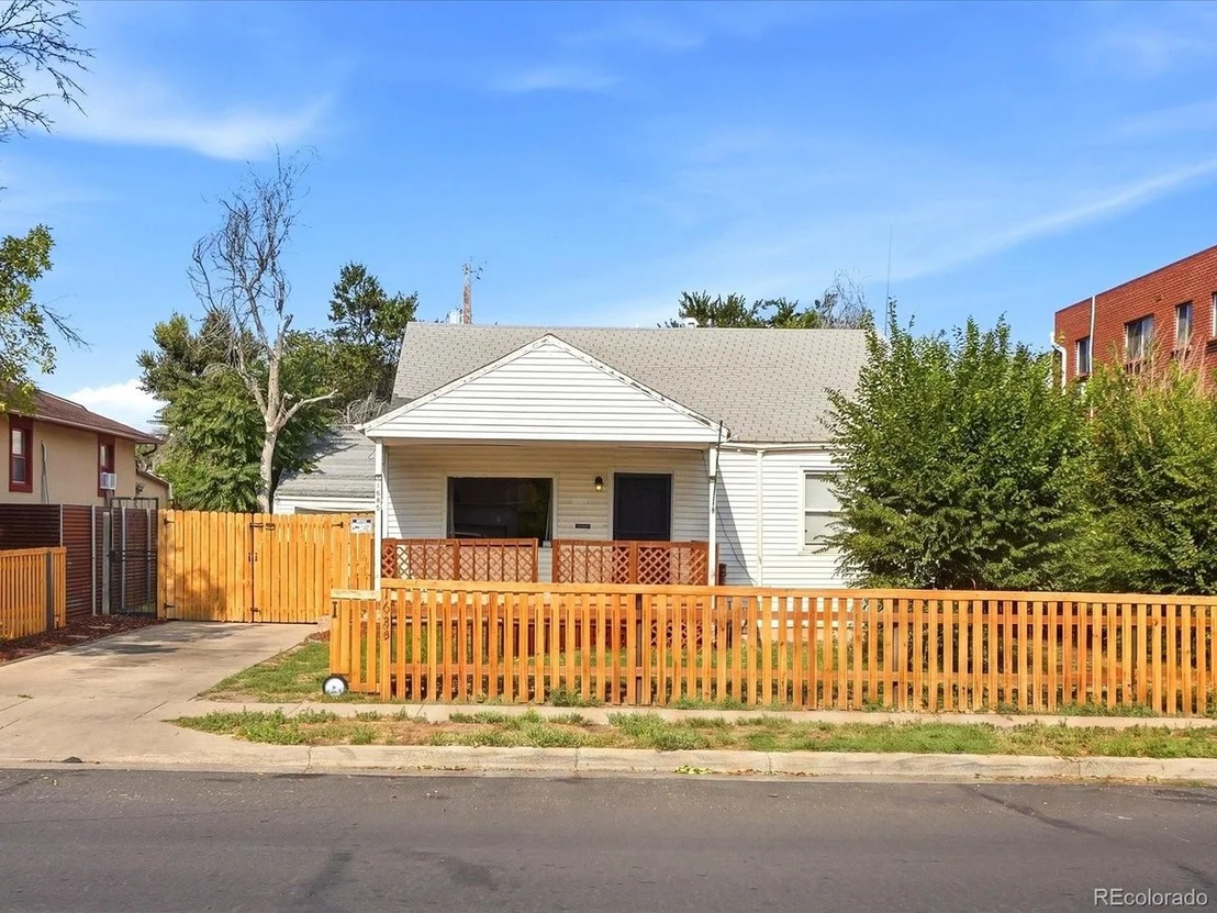 Photo of 1685 Clinton St