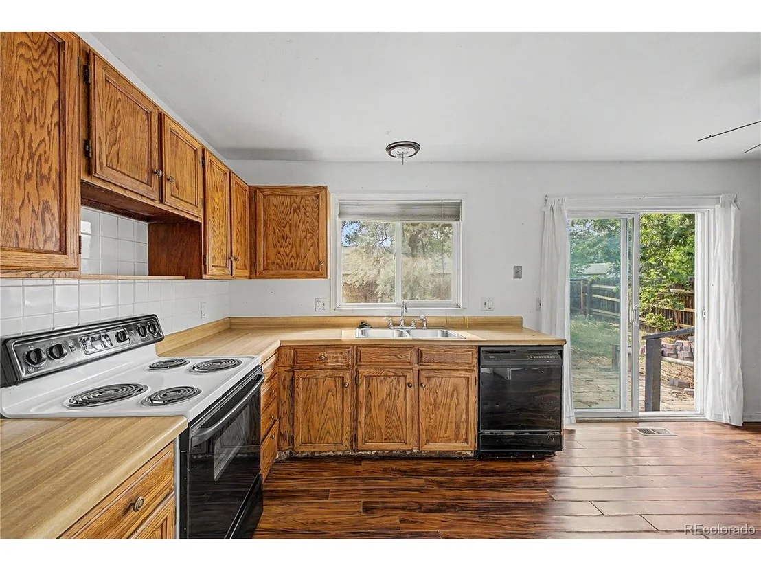 Photo of 10015 Beach St