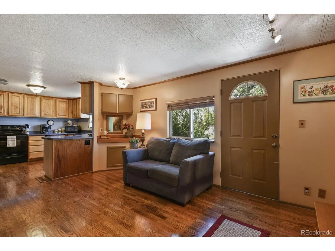 Photo of 332 Lilac Cir