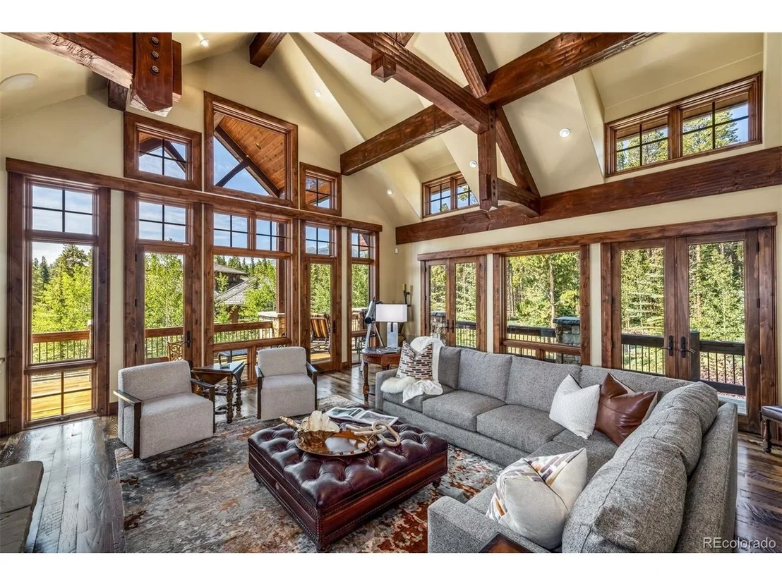 Photo of 345 Peerless Dr
