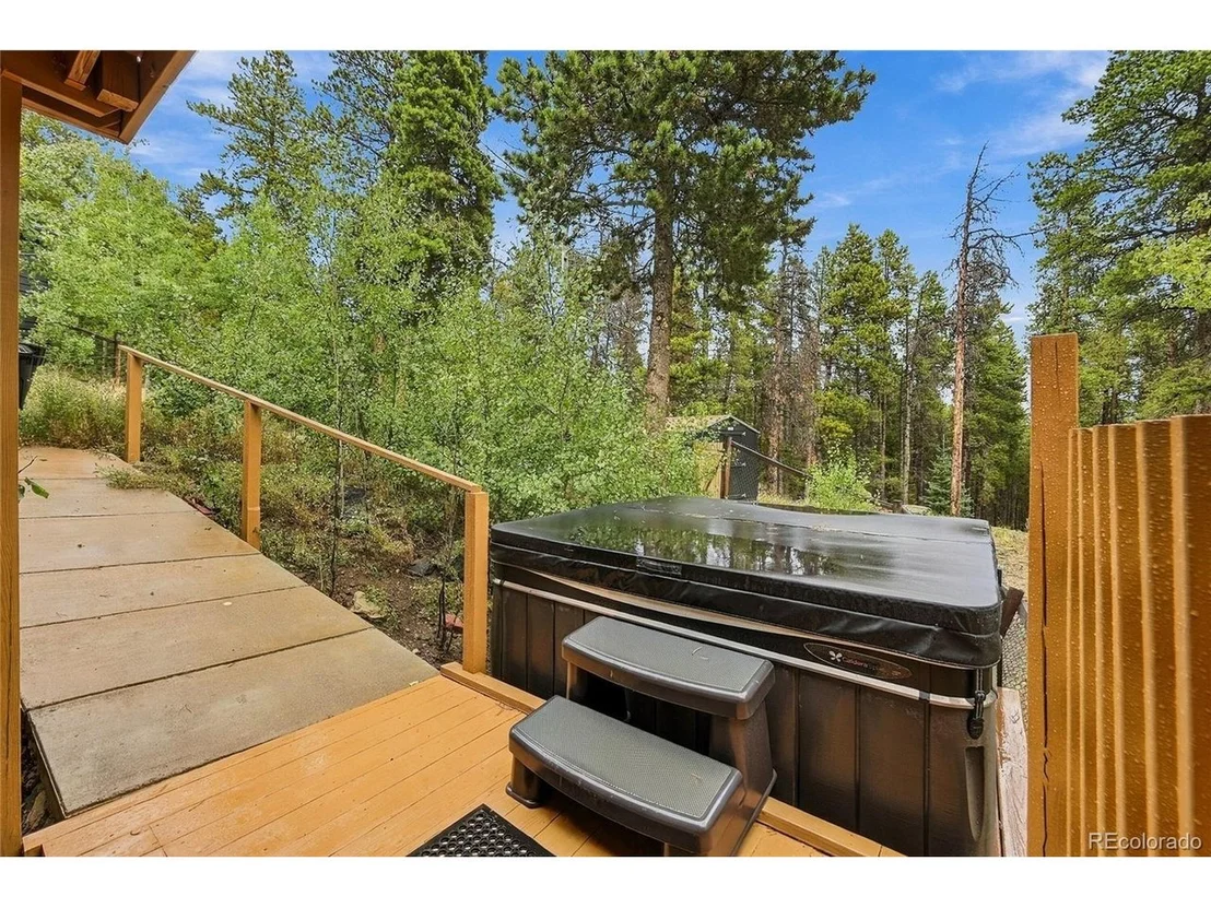 Photo of 889 Lodgepole Dr
