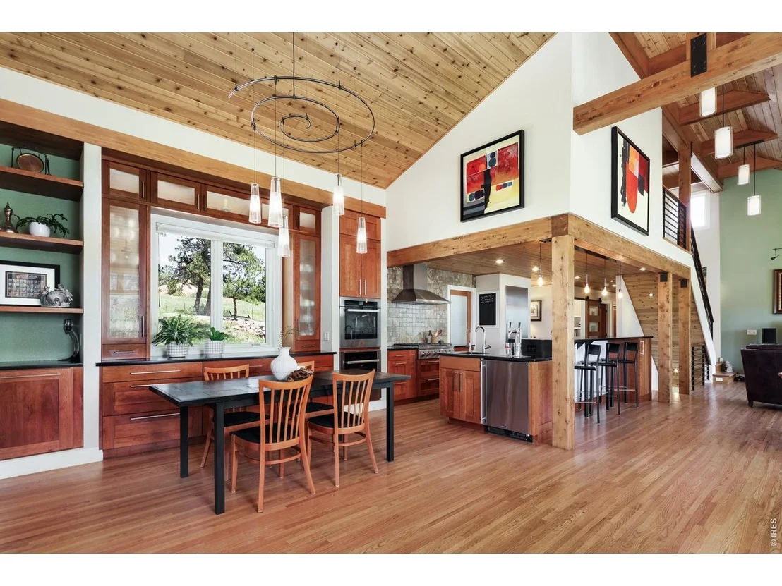 Photo of 300 Colard Ln