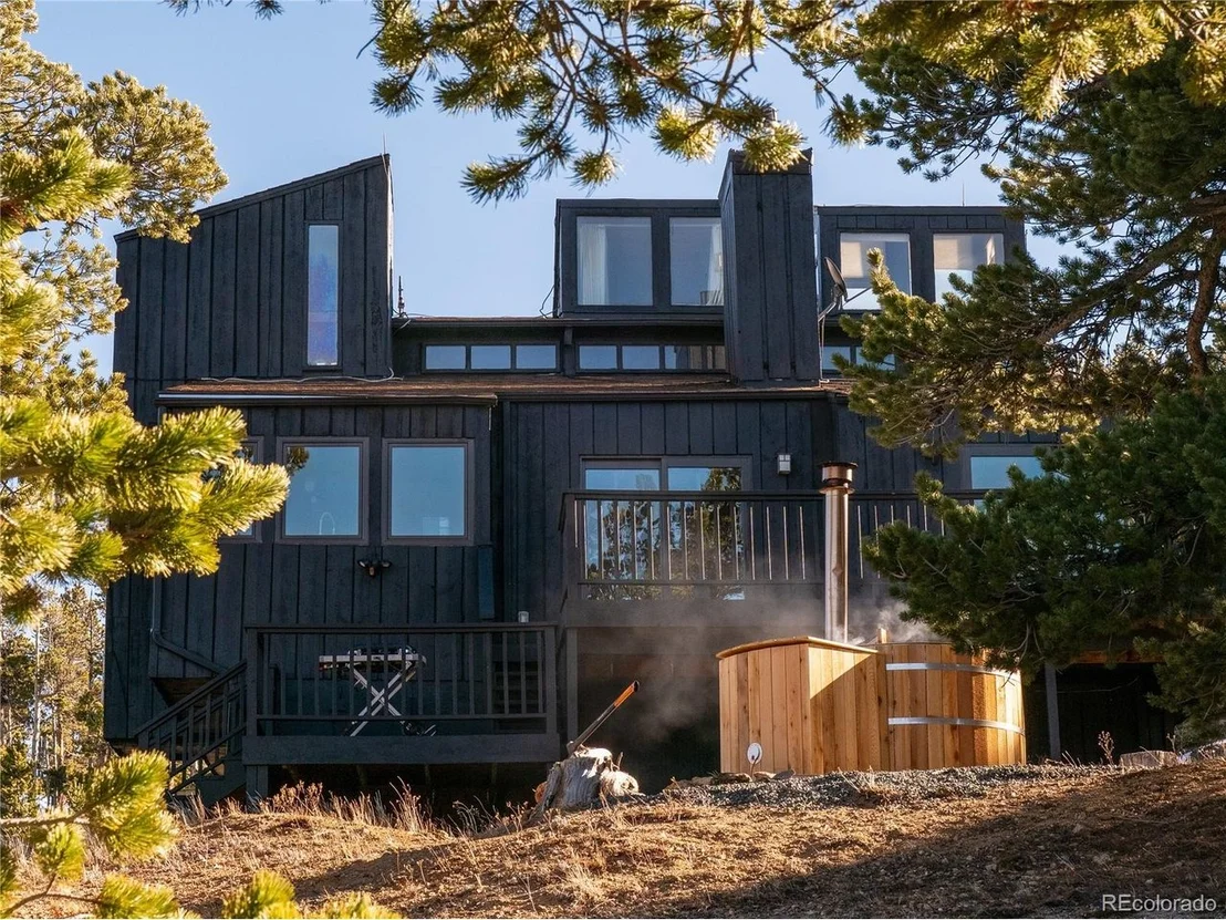 Photo of 90 Peakview Rd