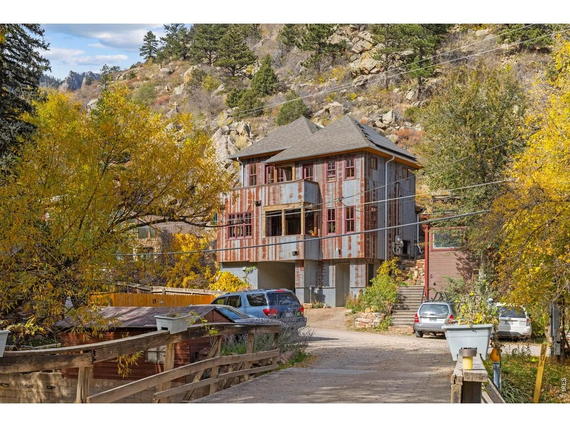 Photo of 22 Artesian Dr