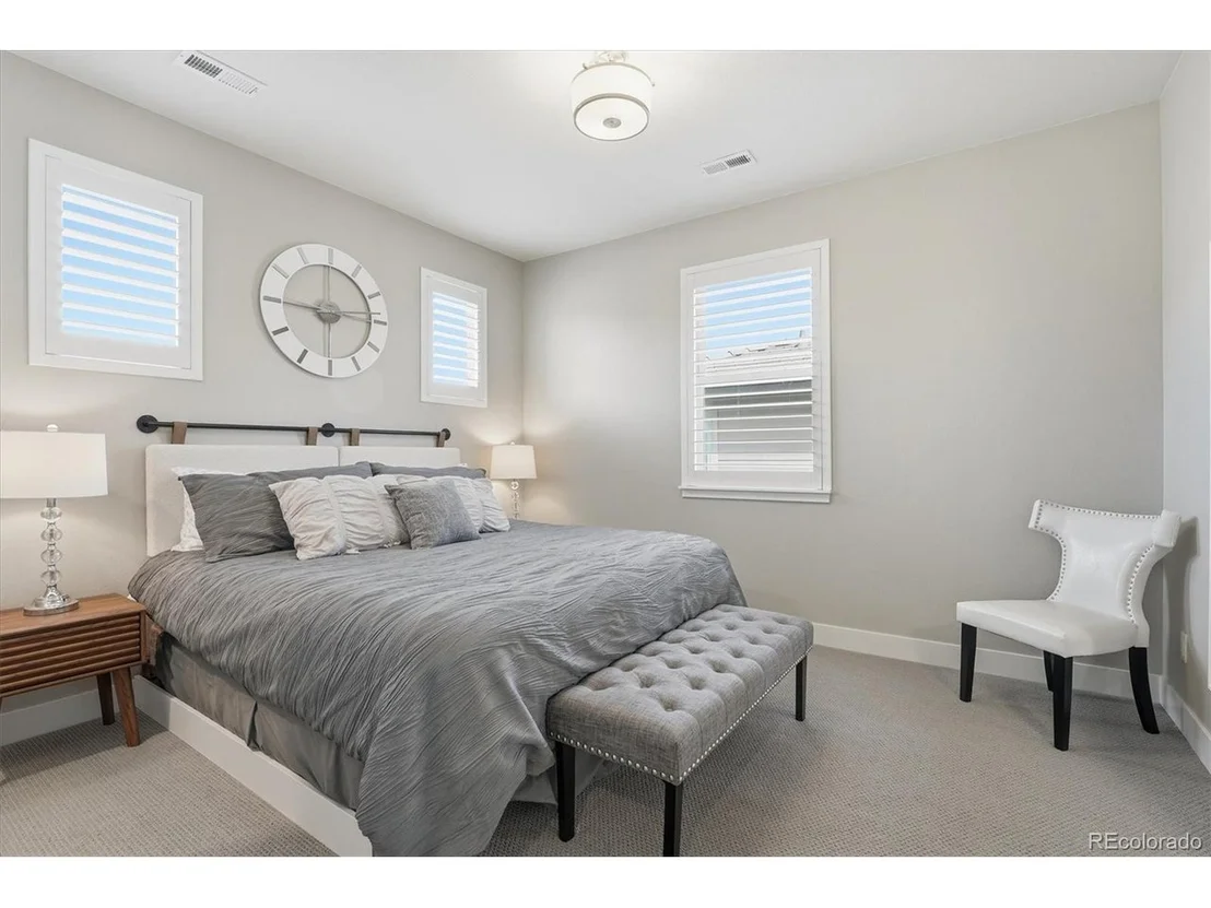 Photo of 489 Meadowleaf Ln