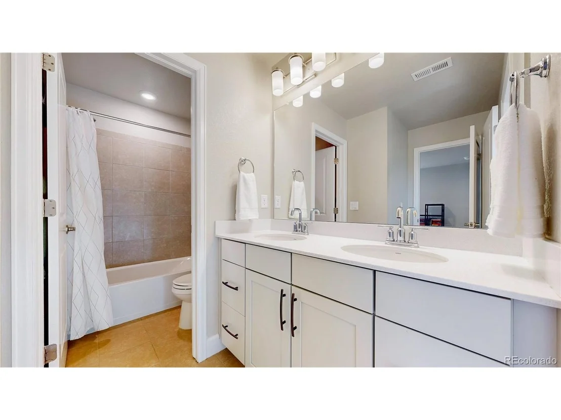 Photo of 416 Hyde Park Cir