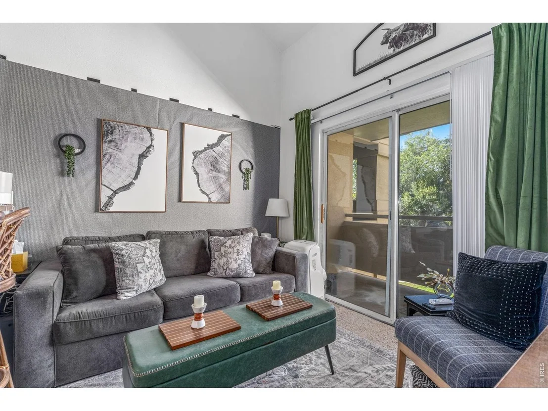 Photo of Unit 205 at 935 Broadway