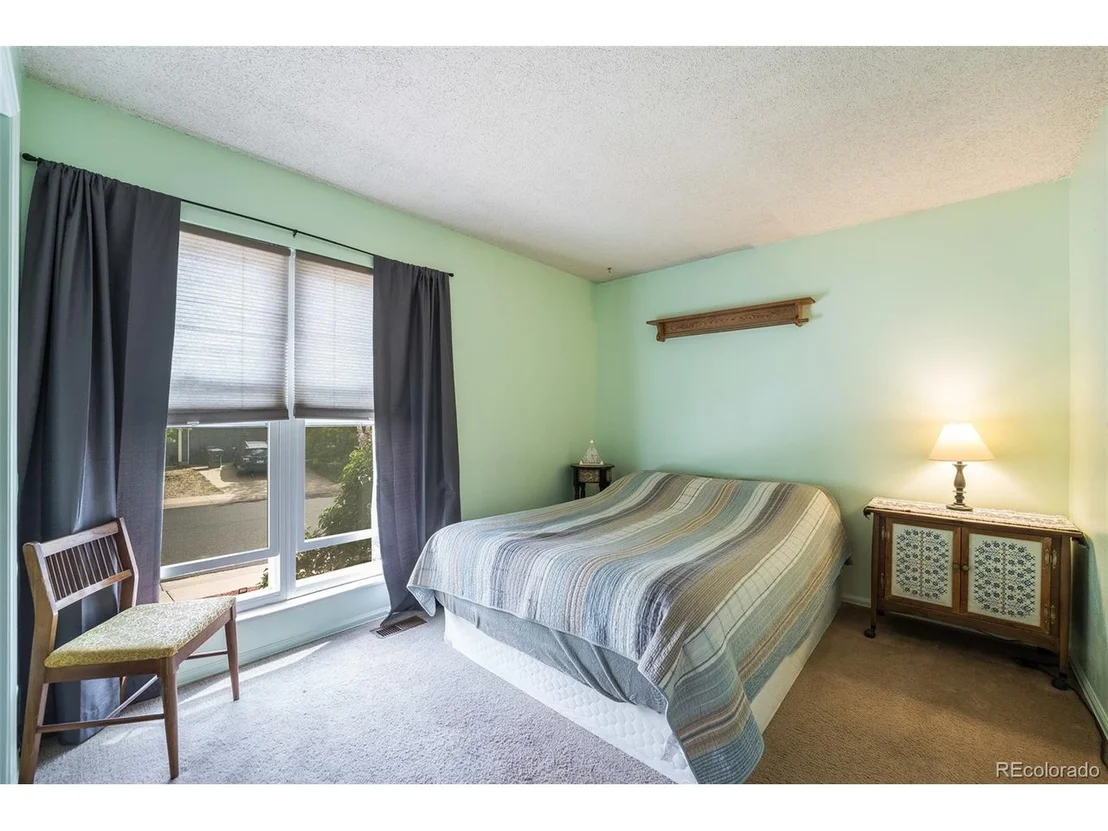 Photo of 215 Summit Cir