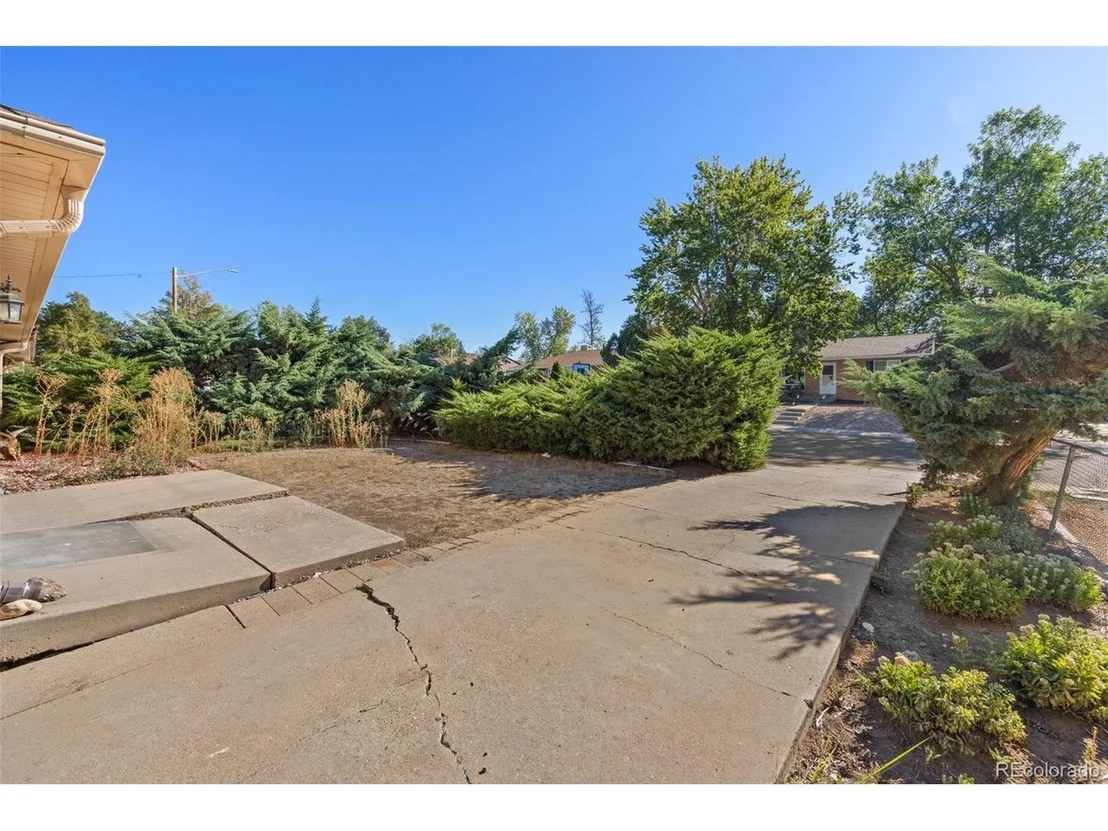 Photo of 8581 Crescent Dr