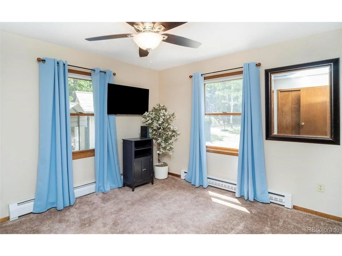 Photo of 1064 Apex Valley Rd