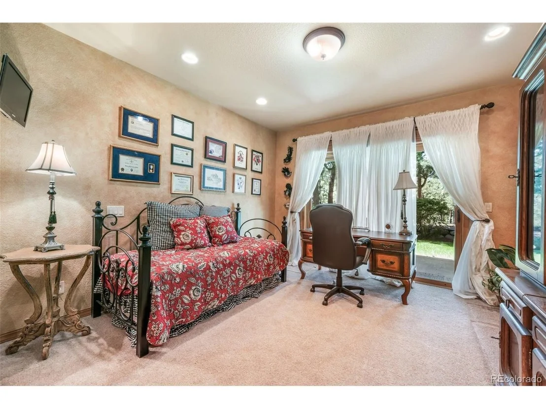 Photo of 17556 Colonial Park Dr
