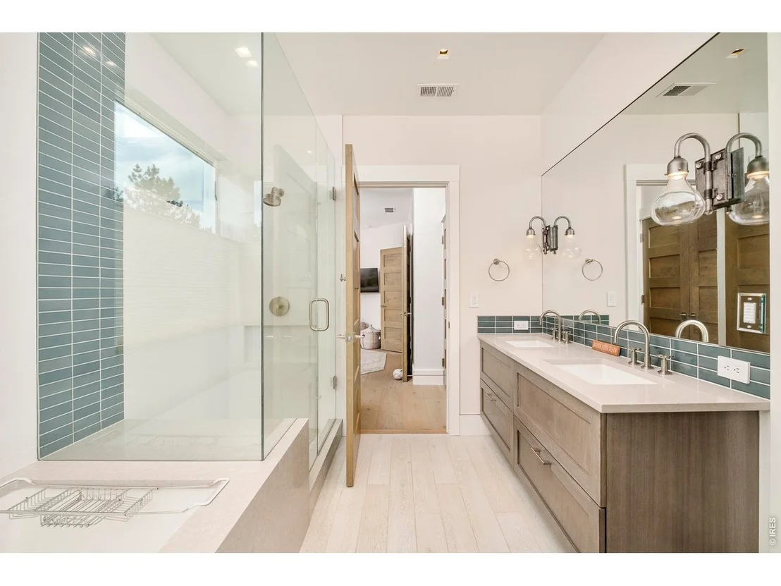 Photo of 2158 Tamarack Ave