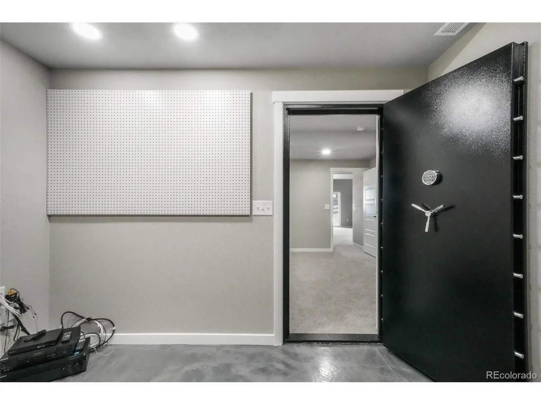 Photo of 2573 Lakes Edge Dr