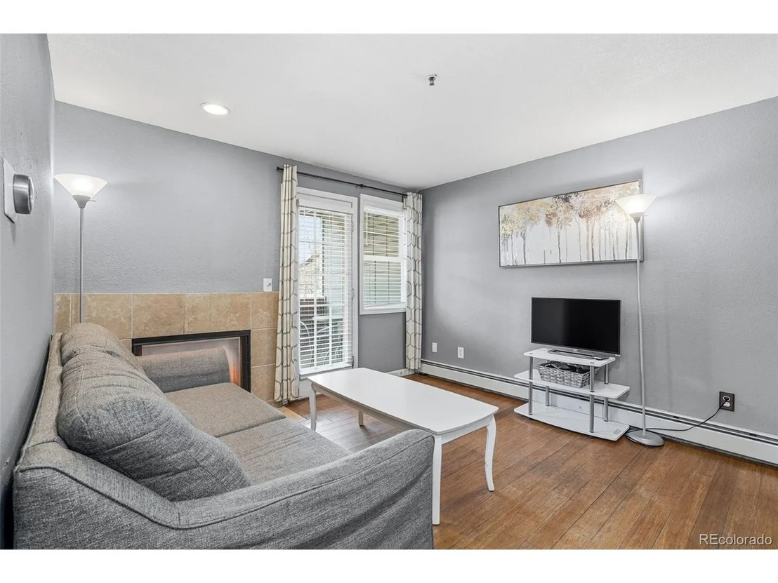 Photo of Unit 206 at 1405 Broadway