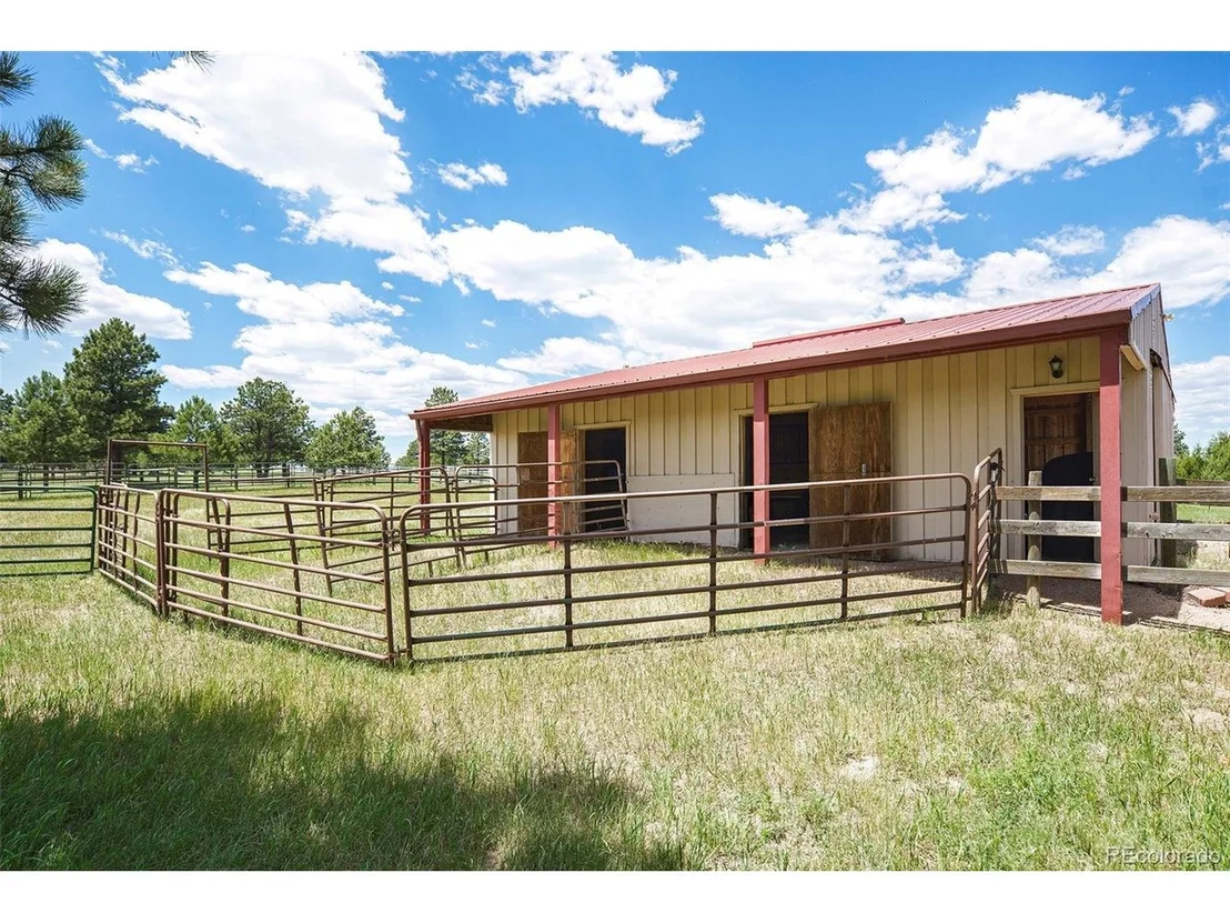 Photo of 2585 Mohawk Way