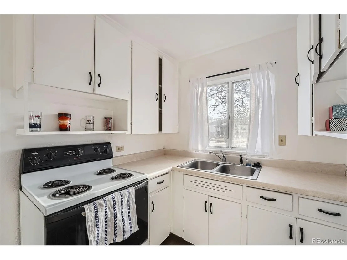 Photo of 1975 S Hooker Cir
