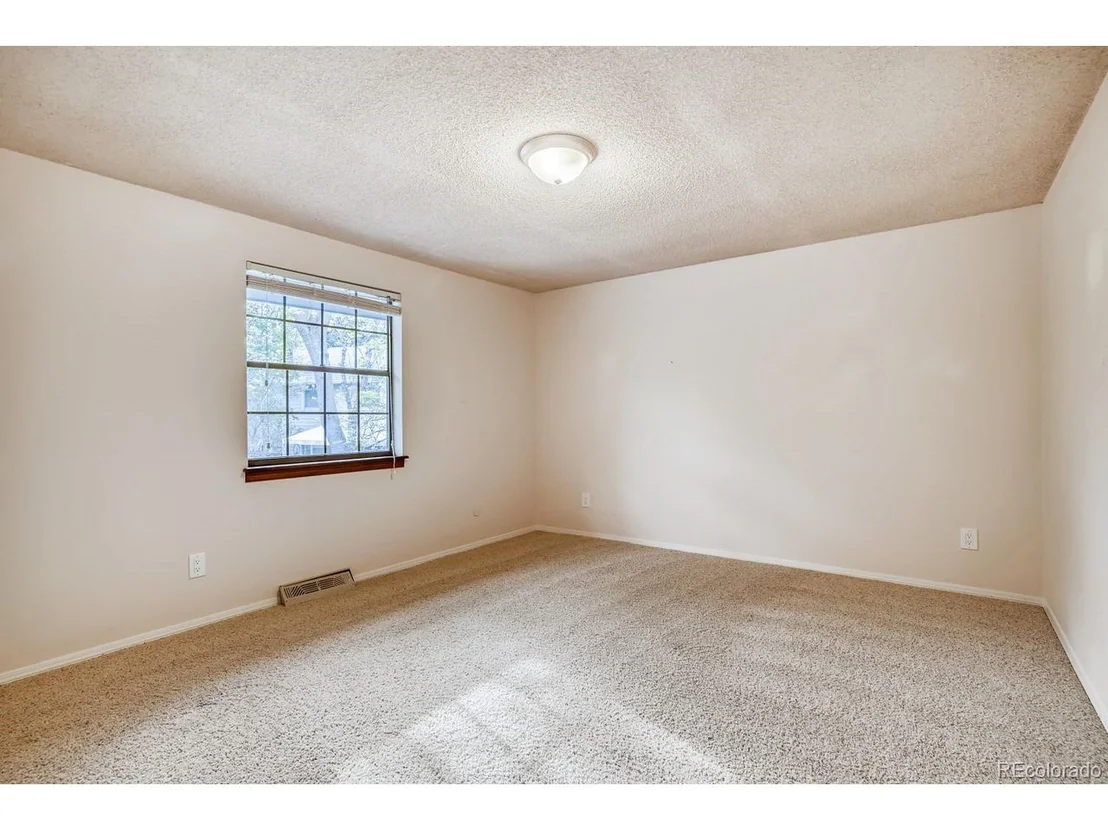 Photo of 8691 Iris St