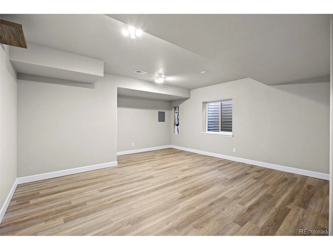 Photo of 7658 Oasis Dr