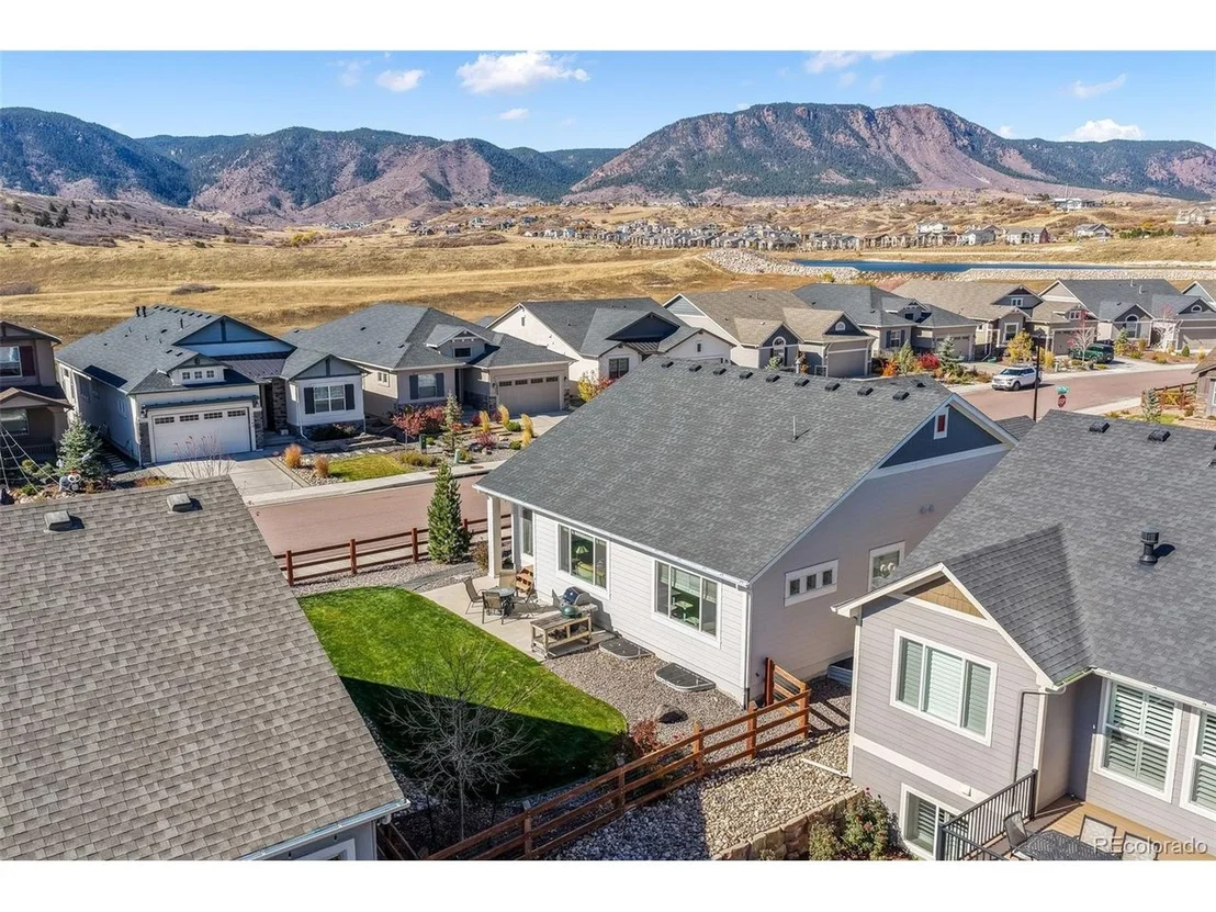 Photo of 2583 Lakes Edge Dr