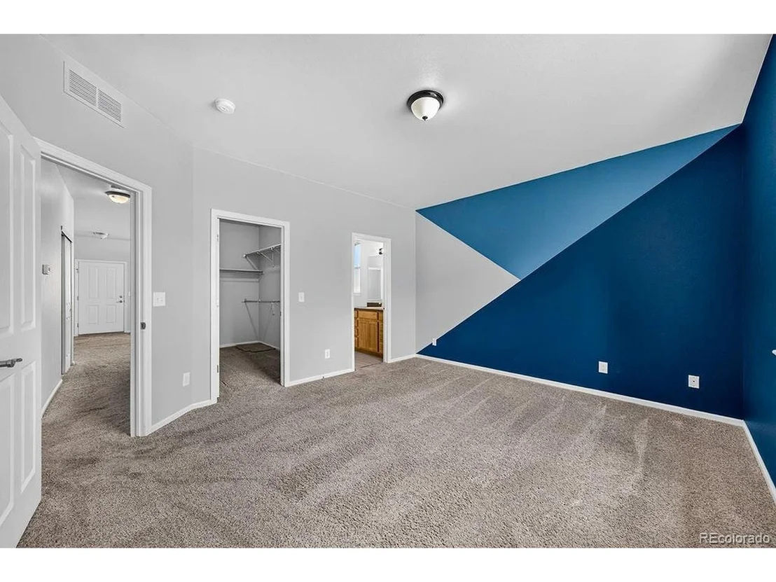 Photo of 370 Naples St