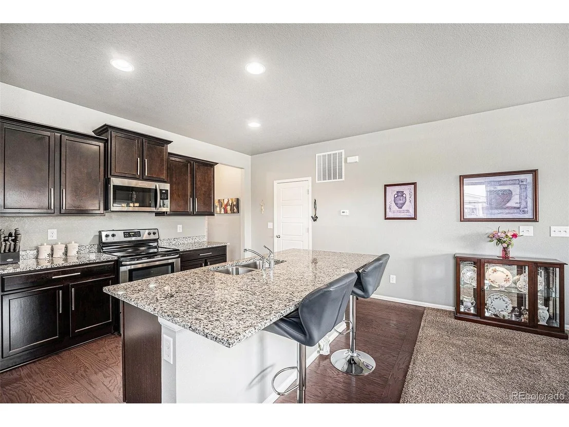 Photo of 686 Iris St