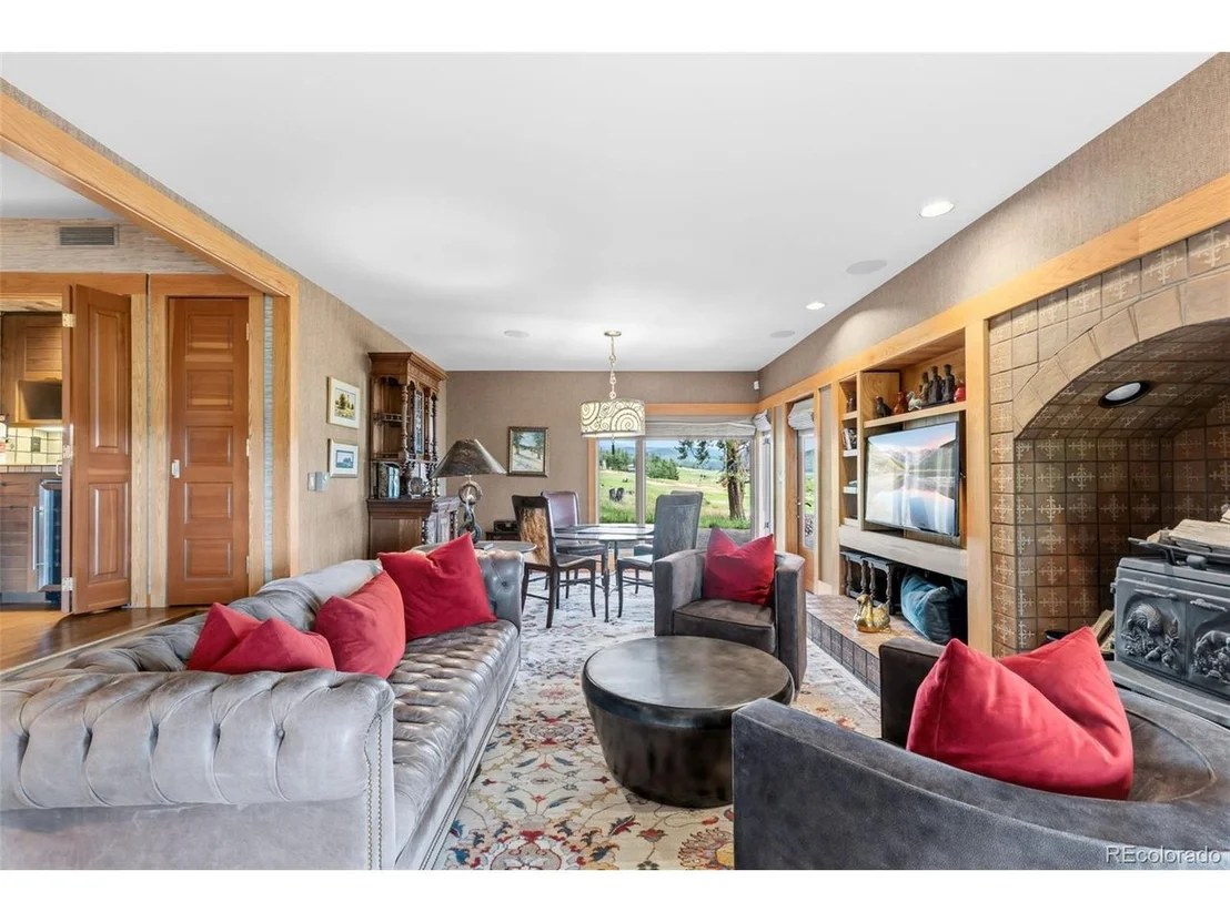 Photo of 204 Clover Ln
