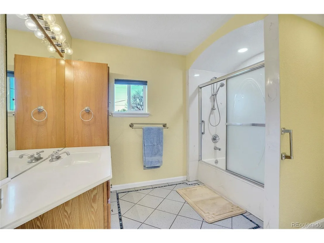 Photo of 422 2nd St