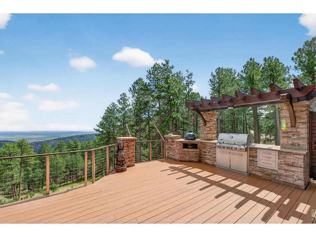 Photo of 820 Peakview Rd